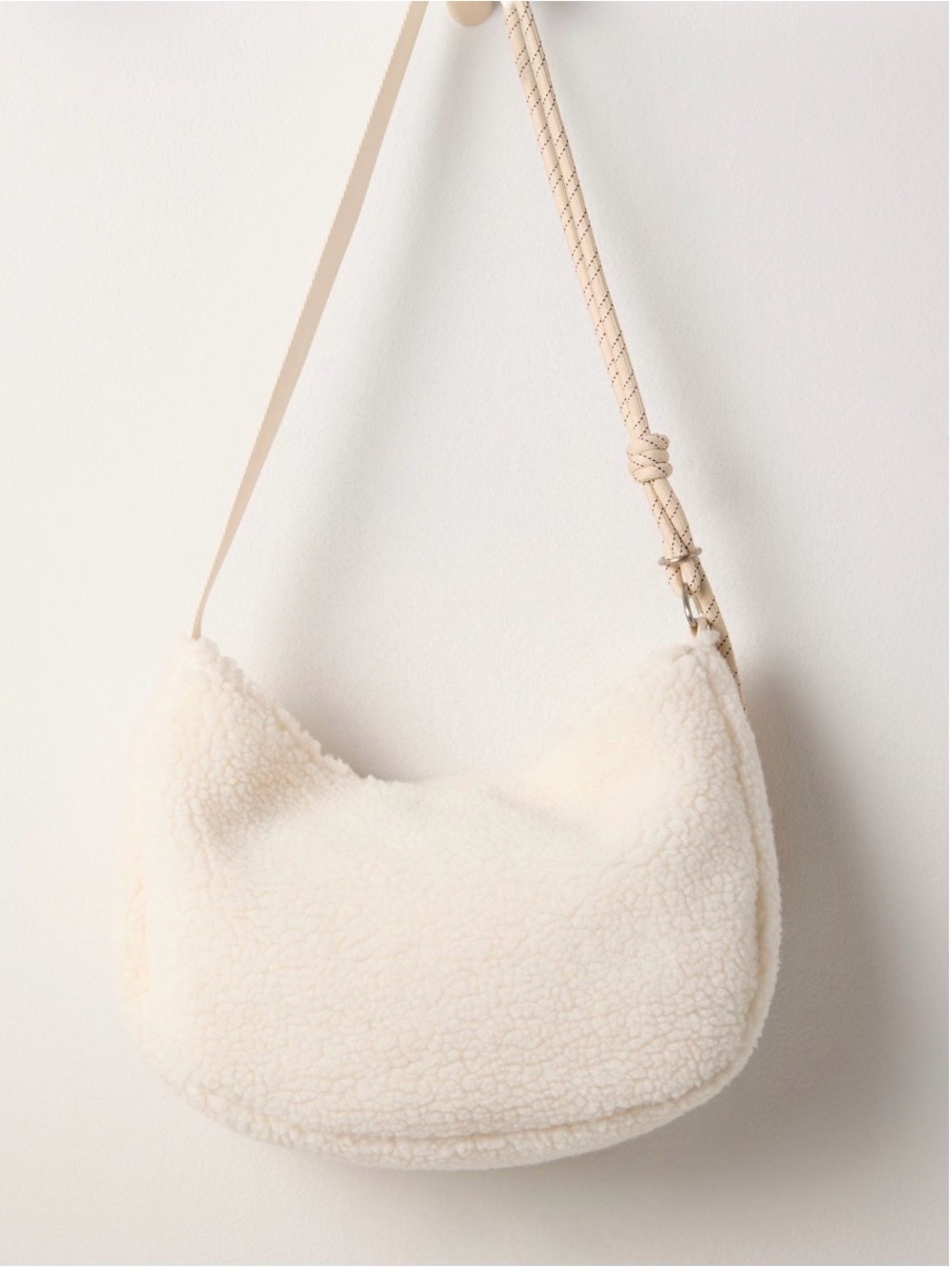 Free People Slopes Sherpa Sling Bag in Whipped Cream NWT 💕 - Picture 3 of 5